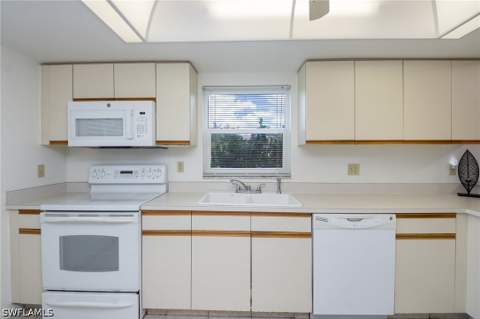 10131 Maddox Ln 101, Bonita Springs FL - photo 10 of 24