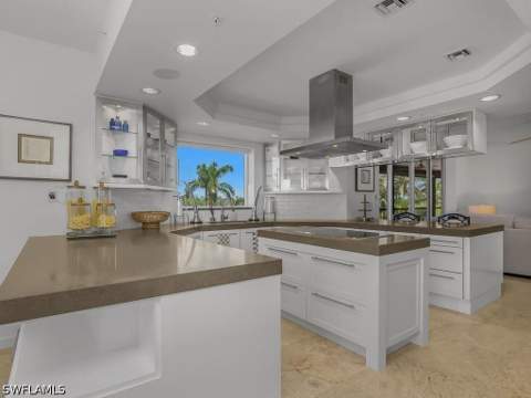 8473 Bay Colony Dr 304, Naples FL - photo 15 of 49