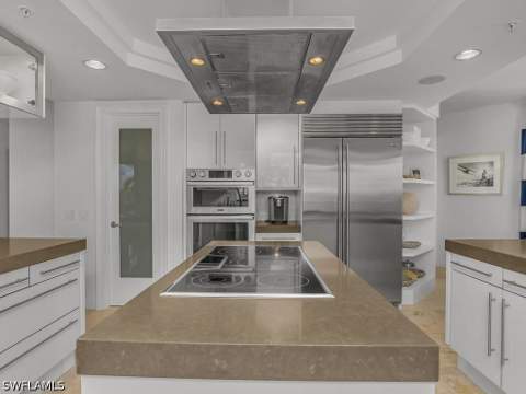 8473 Bay Colony Dr 304, Naples FL - photo 19 of 49