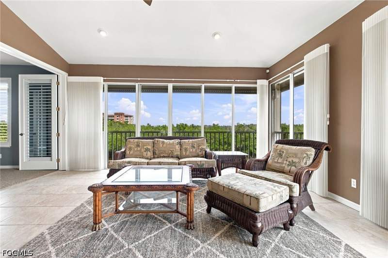 3 bedroom Condominium at 271 Lenell Rd 4, Ostego Bay II, Fort Myers Beach — photo 2