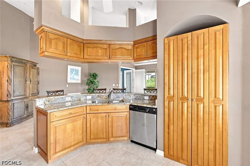 3 bedroom Condominium at 271 Lenell Rd 4, Ostego Bay II, Fort Myers Beach — photo 5