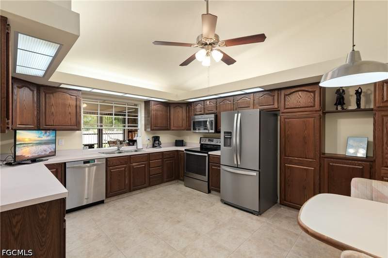 2 bedroom Attached at 7086 W Brandywine Cir, Brandywine, Fort Myers — photo 2