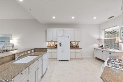 3053 Aviamar Cir 8-102, Naples FL - photo 12 of 37