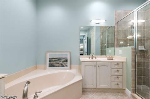 3053 Aviamar Cir 8-102, Naples FL - photo 16 of 37