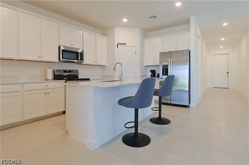 4 bedroom SingleFamilyResidence at 3947 Coneflower St, Hampton Lakes, Alva — photo 3