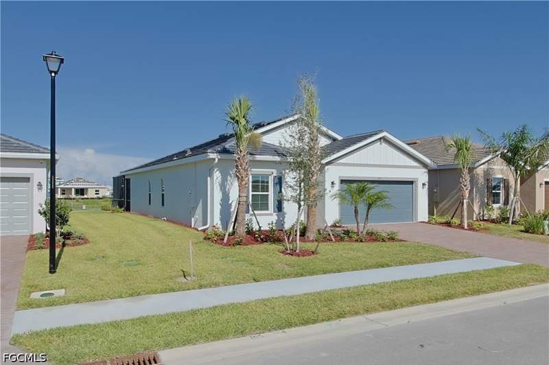 4 bedroom SingleFamilyResidence at 3947 Coneflower St, Hampton Lakes, Alva — photo 5