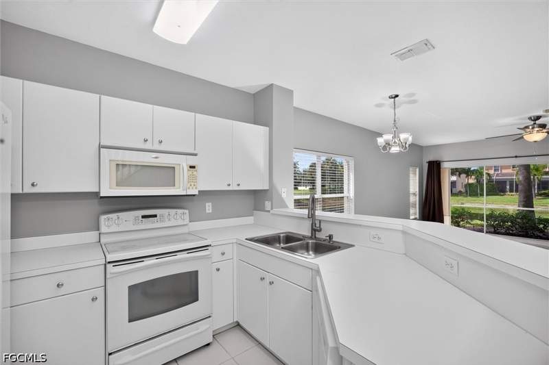 3 bedroom Townhouse at 1338 Weeping Willow Ct, Coral Lakes, Cape Coral — photo 3