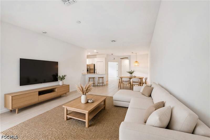 2 bedroom Attached at 2583 Vine Ave, Orange Blossom Ranch, Naples — photo 3