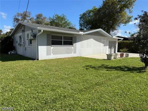 698 Muscogee Dr, North Fort Myers FL - photo 11 of 14