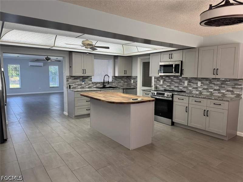 3 bedroom SingleFamilyResidence at 698 Muscogee Dr, Edgewaters Gardens, North Fort Myers — photo 2