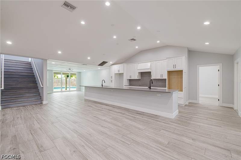 6 bedroom SingleFamilyResidence at 5534 Cognac Dr, Whiskey Creek Club Estates, Fort Myers — photo 4