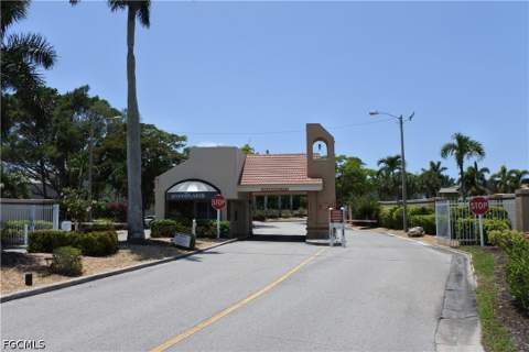 6220 Augusta Dr 312, Fort Myers FL - photo 17 of 31