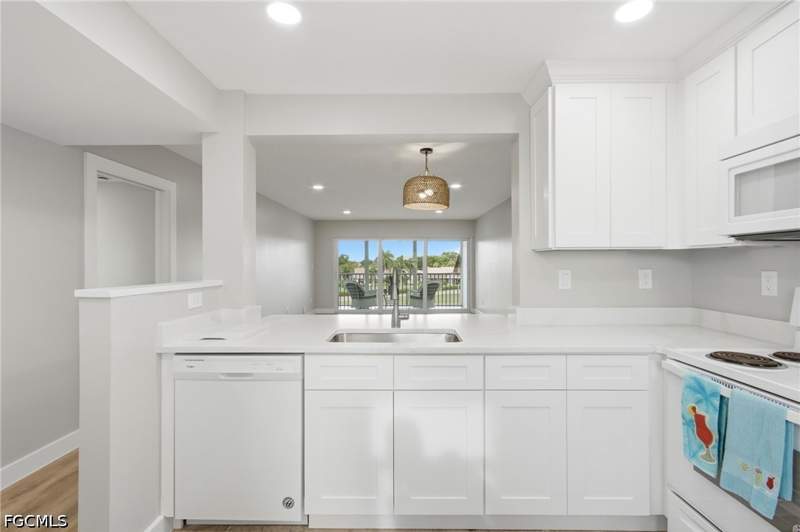 2 bedroom Condominium at 6220 Augusta Dr 312, Seven Lakes, Fort Myers — photo 3