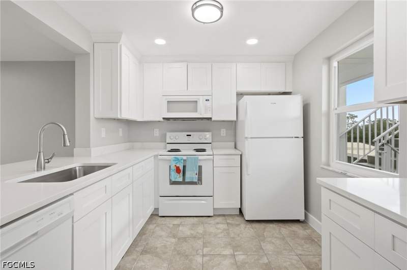 2 bedroom Condominium at 6220 Augusta Dr 312, Seven Lakes, Fort Myers — photo 4