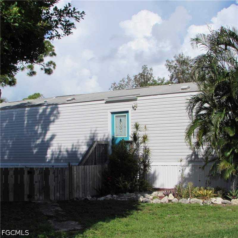 3 bedroom ManufacturedHome at 11311 Stringfellow Rd, Pine Island Center, Bokeelia — photo 2