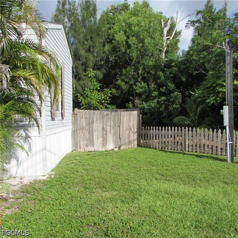 3 bedroom ManufacturedHome at 11311 Stringfellow Rd, Pine Island Center, Bokeelia — photo 5
