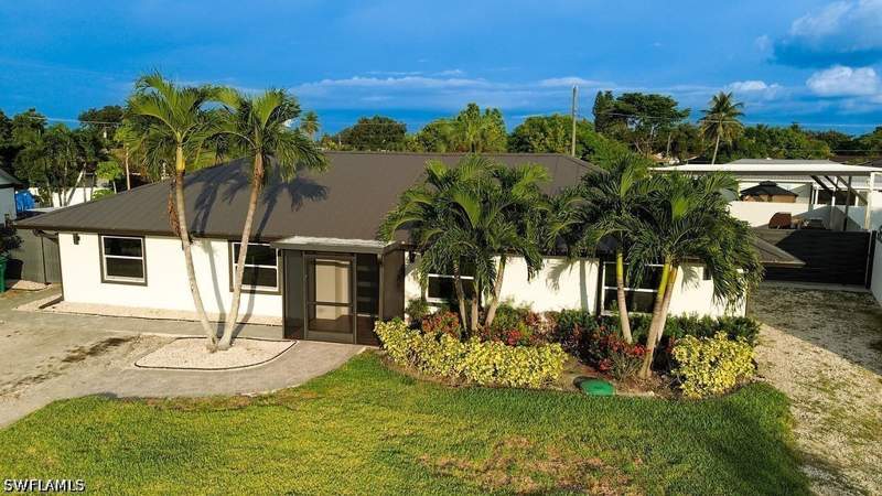 4 bedroom SingleFamilyResidence at 1800 52nd Ter SW, Golden Gate City, Naples — photo 3