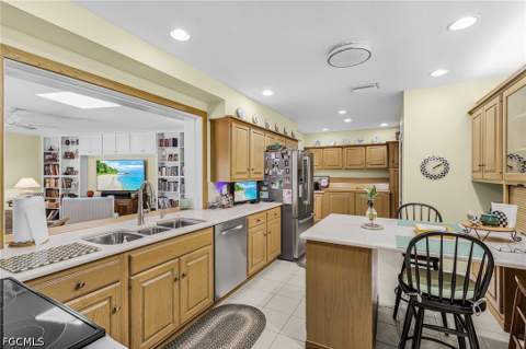 1207 Canterbury Dr, Fort Myers FL - photo 12 of 36