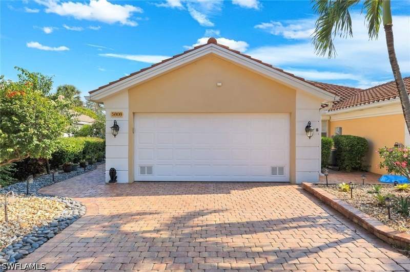 2 bedroom Attached at 5808 Drummond Way, Island Walk, Naples — photo 2