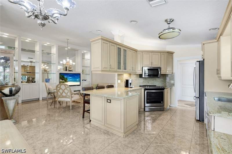2 bedroom Attached at 5808 Drummond Way, Island Walk, Naples — photo 4