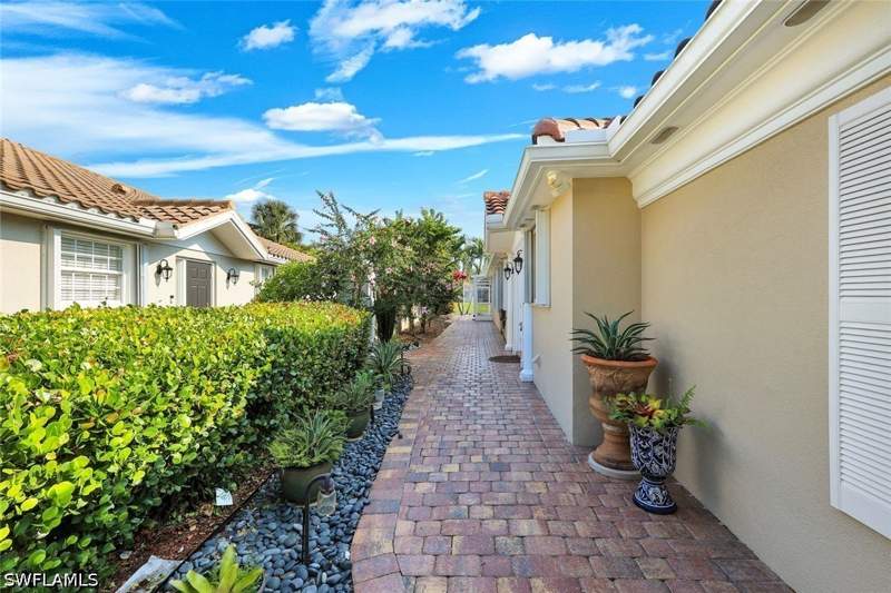 2 bedroom Attached at 5808 Drummond Way, Island Walk, Naples — photo 5