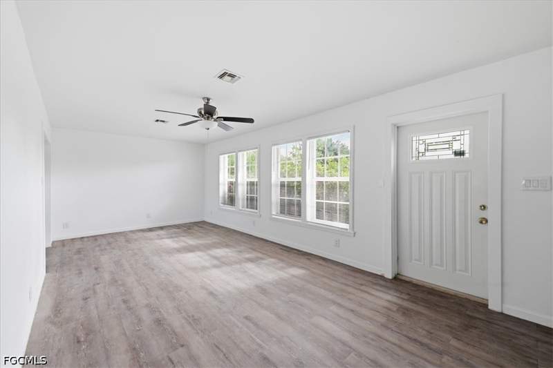 2 bedroom SingleFamilyResidence at 6106 Island Park Ct, Island Park, Fort Myers — photo 3