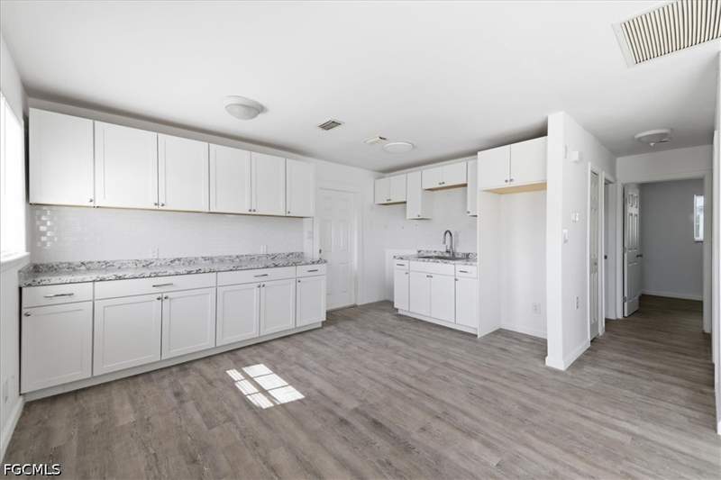 2 bedroom SingleFamilyResidence at 6106 Island Park Ct, Island Park, Fort Myers — photo 5