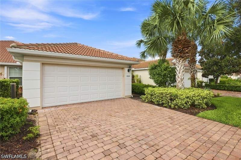 3 bedroom Attached at 8664 Genova Ct, Verona Walk, Naples — photo 2