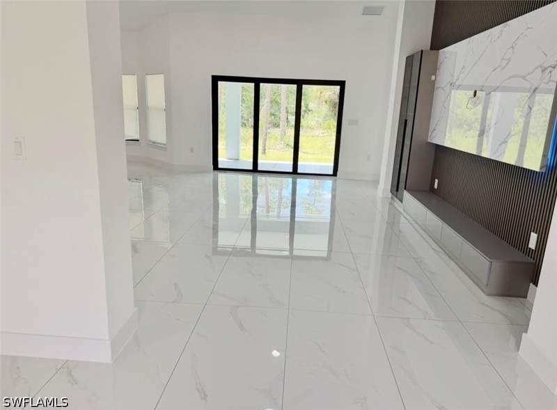 4 bedroom SingleFamilyResidence at 1011 Edison Ave, Lehigh Acres, Lehigh Acres — photo 2