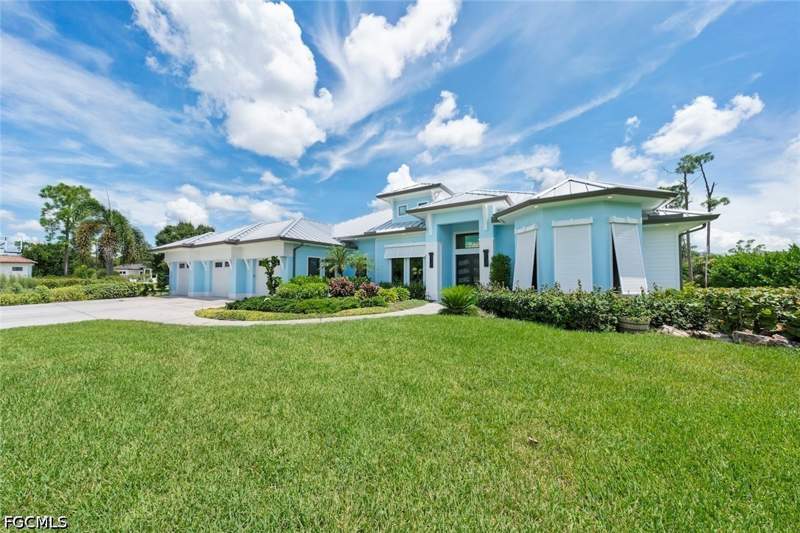 5 bedroom SingleFamilyResidence at 15367 Old Pine Ct, Hidden Pines, Fort Myers — photo 2