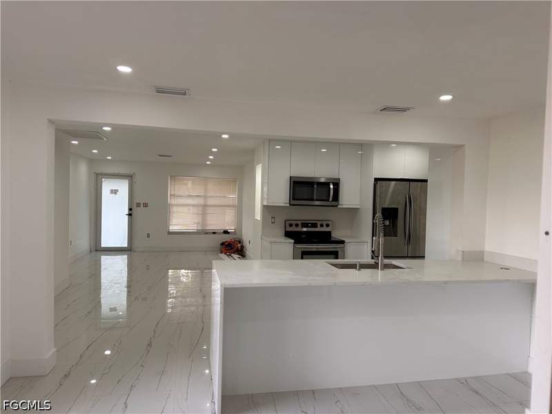 3 bedroom SingleFamilyResidence at 4562 Tennyson Dr, North Fort Myers, North Fort Myers — photo 3