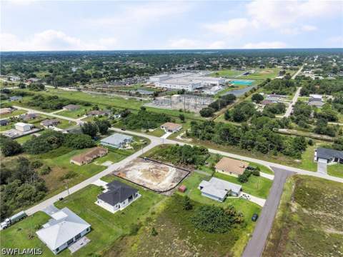 831 Bently St E, Lehigh Acres FL - photo 10 of 44