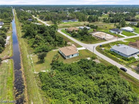 831 Bently St E, Lehigh Acres FL - photo 15 of 44