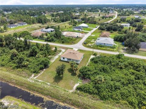 831 Bently St E, Lehigh Acres FL - photo 16 of 44