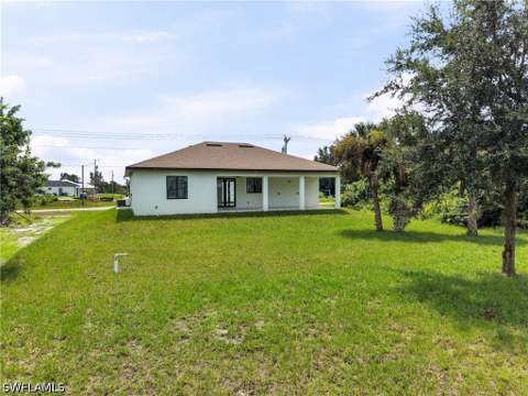 831 Bently St E, Lehigh Acres FL - photo 17 of 44
