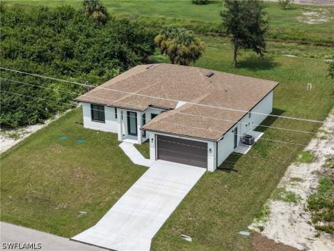 831 Bently St E, Lehigh Acres FL - photo 6 of 44