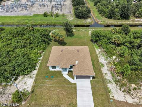 831 Bently St E, Lehigh Acres FL - photo 7 of 44