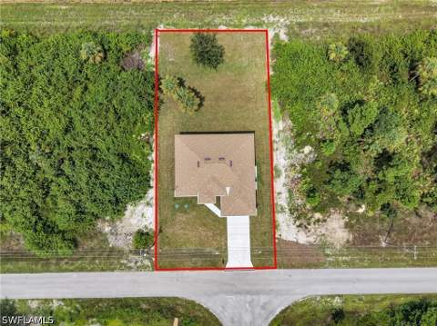 831 Bently St E, Lehigh Acres FL - photo 9 of 44
