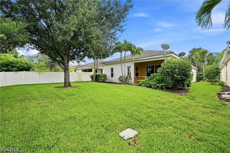3 bedroom SingleFamilyResidence at 2469 Keystone Lake Dr, Coral Lakes, Cape Coral — photo 4