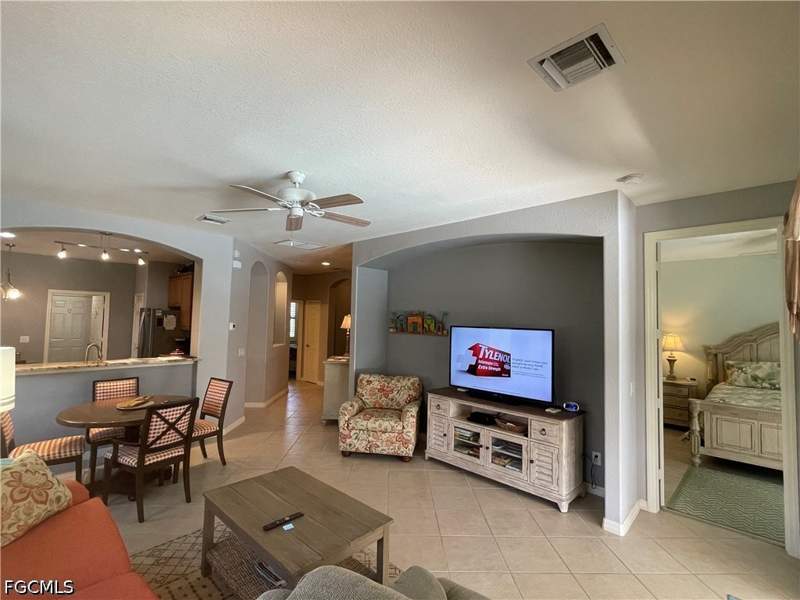 2 bedroom SingleFamilyResidence at 10630 Camarelle Cir, Camarelle, Fort Myers — photo 4
