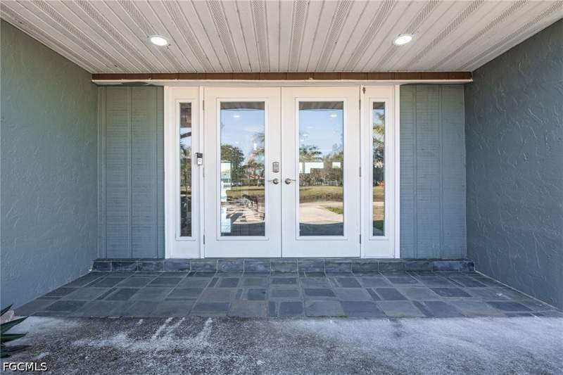 4 bedroom SingleFamilyResidence at 13413 Mini Way, River Forest Island, Fort Myers — photo 2