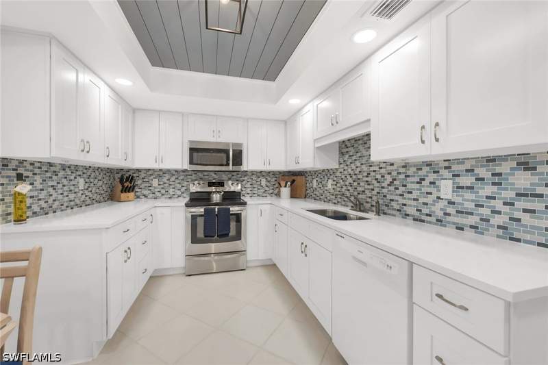 2 bedroom Condominium at 1020 Swallow Ave 102, Florentine Villas, Marco Island — photo 2