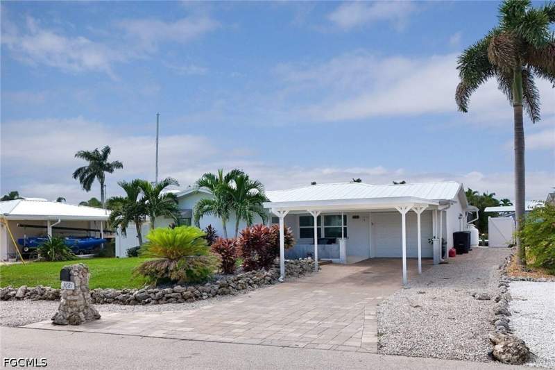 2 bedroom SingleFamilyResidence at 3681 Ruby Ave, Bayview Acres, St James City — photo 3