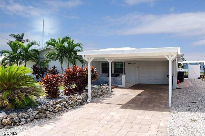 2 bedroom SingleFamilyResidence at 3681 Ruby Ave, Bayview Acres, St James City — photo 4
