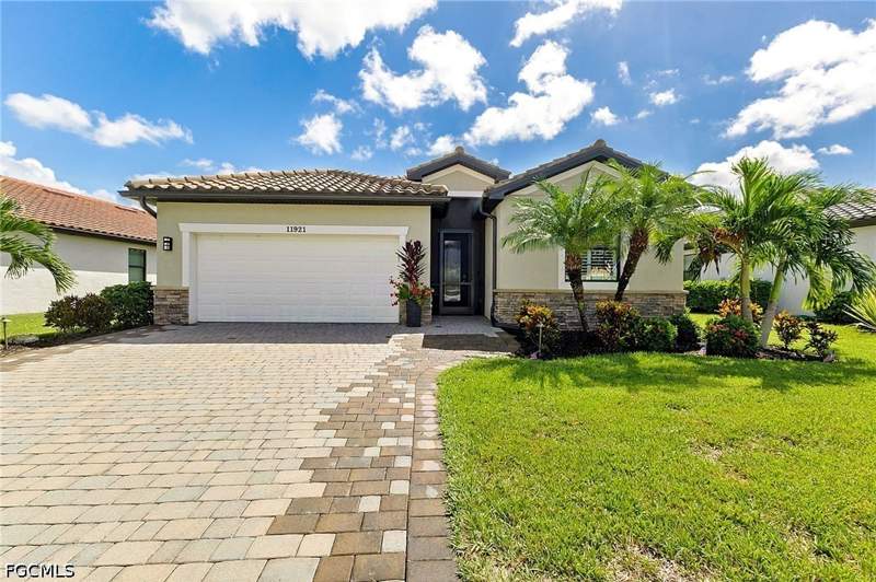 4 bedroom SingleFamilyResidence at 11921 Arbor Trace Dr, Arborwood Preserve, Fort Myers — photo 2