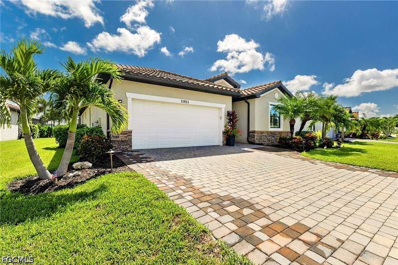 4 bedroom SingleFamilyResidence at 11921 Arbor Trace Dr, Arborwood Preserve, Fort Myers — photo 4