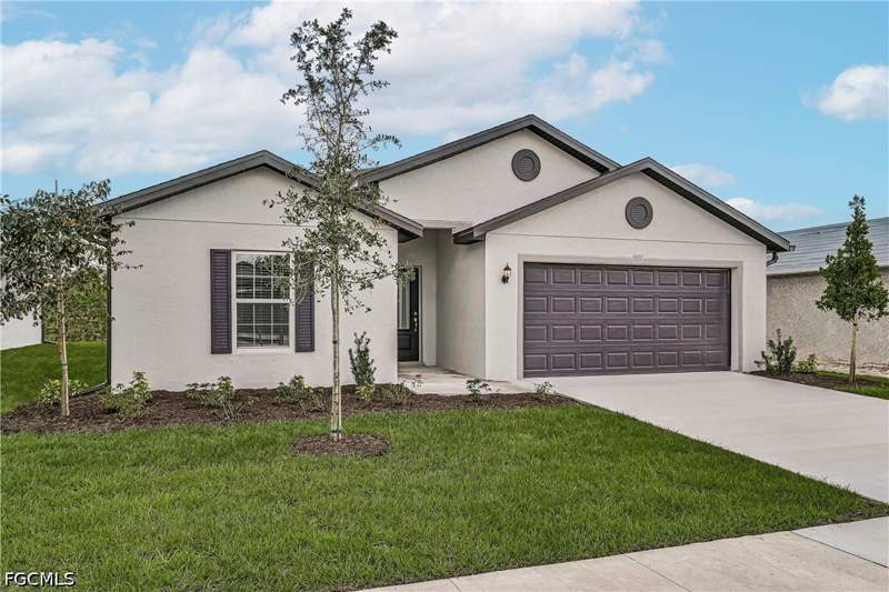 4 bedroom SingleFamilyResidence at 844 Gen D Macarthur Ave, Labelle, Labelle — photo 2
