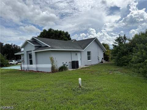 2401 Fisher Ct, Lehigh Acres FL - photo 11 of 55