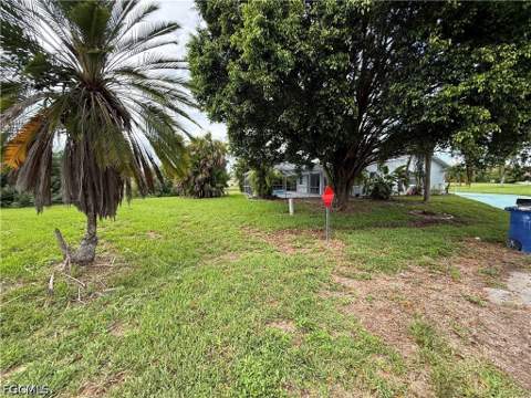 2401 Fisher Ct, Lehigh Acres FL - photo 12 of 55