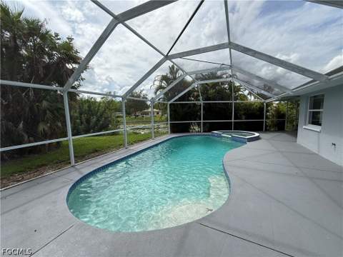 2401 Fisher Ct, Lehigh Acres FL - photo 16 of 55